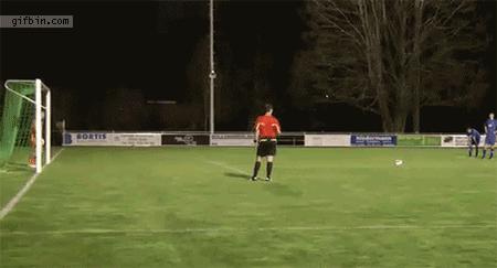 足球搞笑庆祝动作gif,足球过人gif