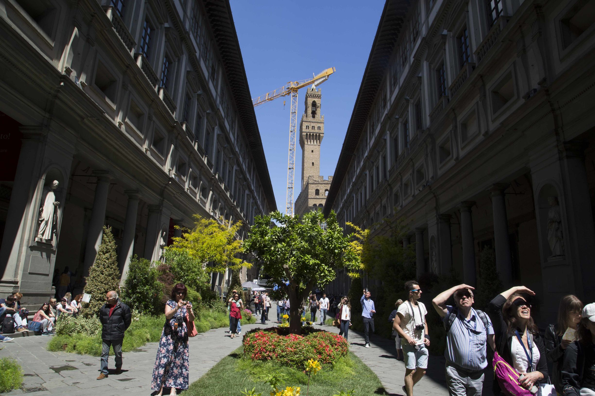 在这每天约起“小苹果”，估计你得先交论文“广场舞与广场文化”