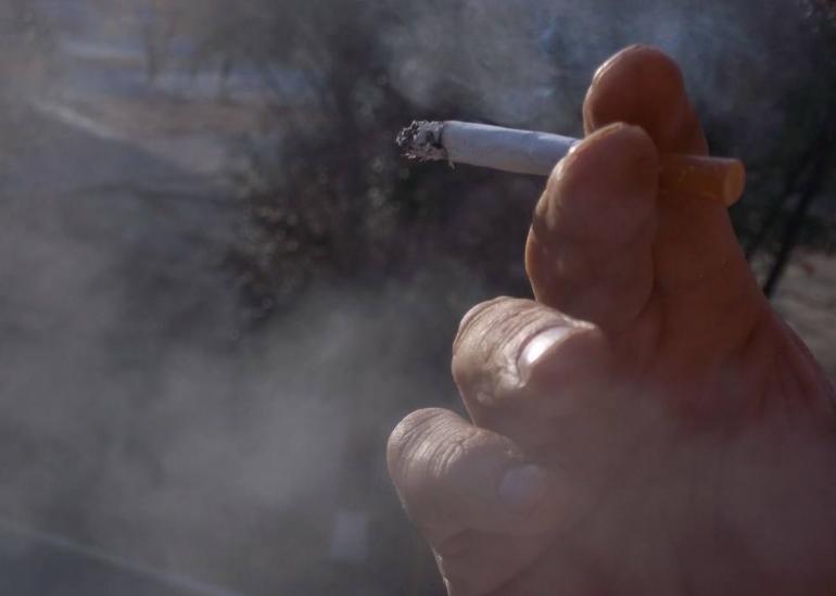 店门外捡个儿子，七年后得到孩子生父线索，他把儿子归还给人家