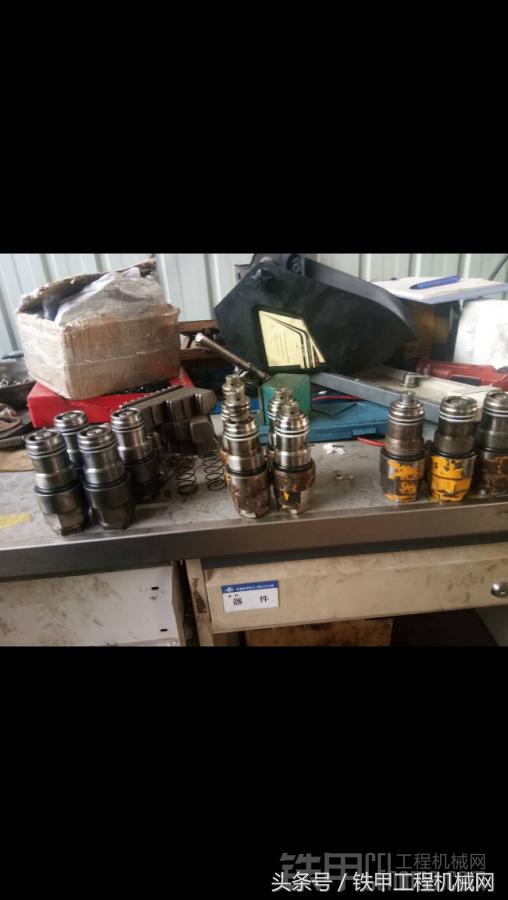 三一七五挖掘机更换安全阀芯视频,挖掘机更换主阀有哪些要注意的
