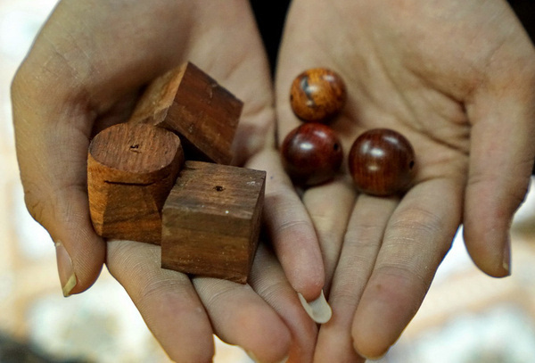 越南黄花梨和缅甸黄花梨手串,越南黄花梨手串一般多少钱