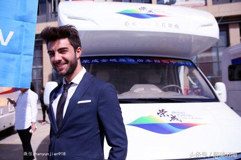 实拍:被俄罗斯美女帅哥酷爱的中国房车是什么样子