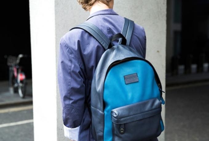 双肩包穿搭夏,夏季双肩包男穿搭