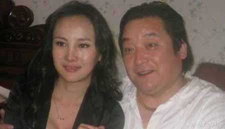 干露露寺庙烧香：愿找个王思聪这样的男友！