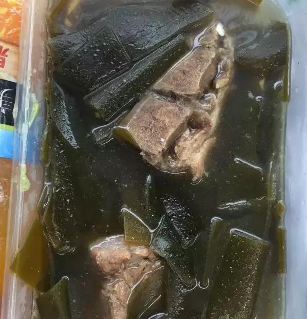 青岛好吃不贵的美食,青岛排名第一排骨米饭