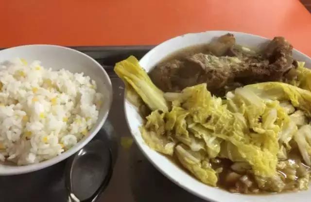 青岛好吃不贵的美食,青岛排名第一排骨米饭