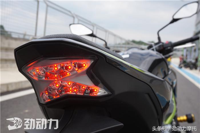 川崎z9002017款感受,川崎z900se和z900re区别