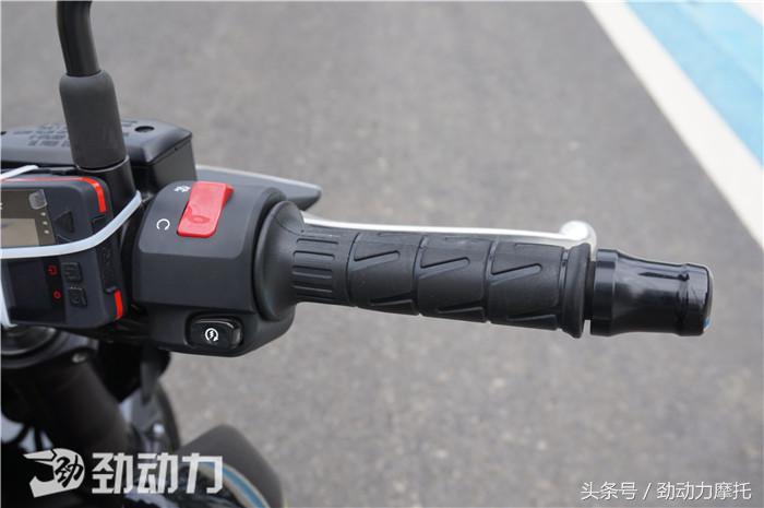 川崎z9002017款感受,川崎z900se和z900re区别