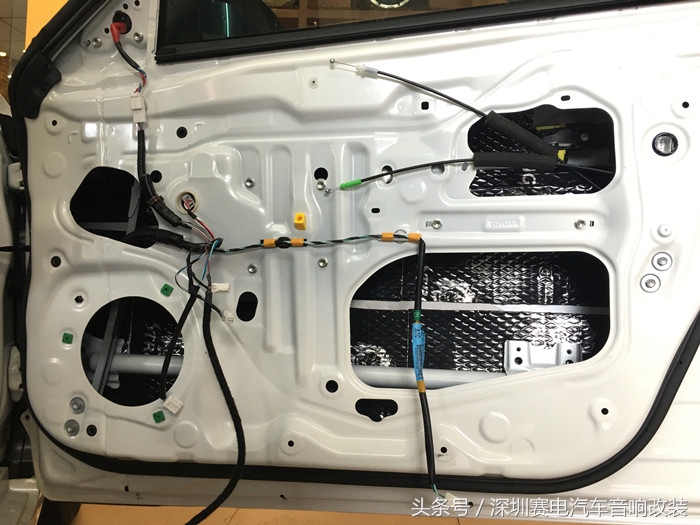 丰田锐志改装摩雷音响,深圳丰田雷凌改装音响低音炮