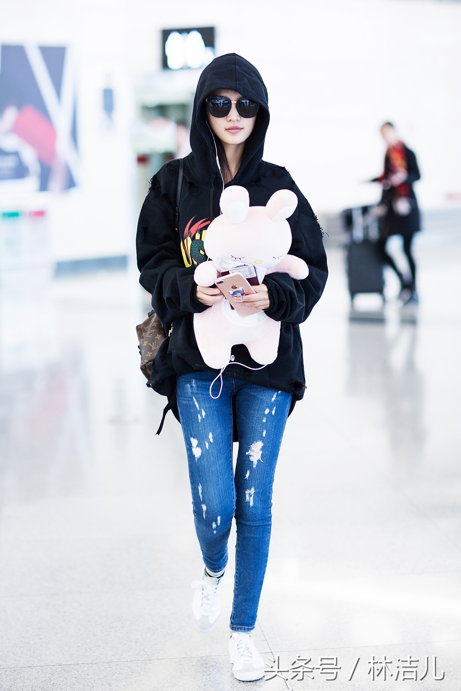 井柏然周冬雨撞衫,周冬雨井柏然红毯