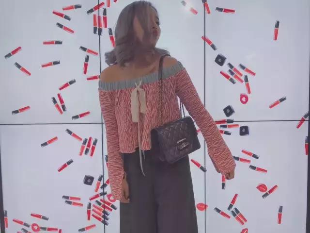 我赚到第一笔钱后，给自己买了一支Chanel