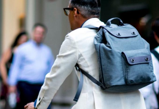 双肩包穿搭夏,夏季双肩包男穿搭