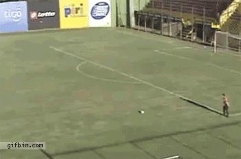 足球搞笑庆祝动作gif,足球过人gif