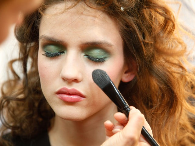 出汗严重的人怎么化妆,出汗特别多如何化妆