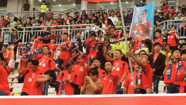 大雨挡不住的红色激情！全株洲人关注的顶级比赛嗨翻体育中心！