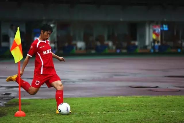 大雨挡不住的红色激情！全株洲人关注的顶级比赛嗨翻体育中心！