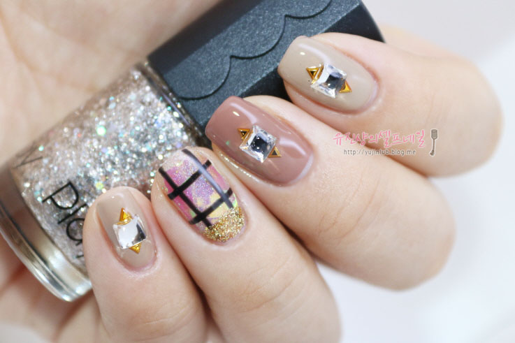 裸色方格条纹美甲~爱丽小屋甲油