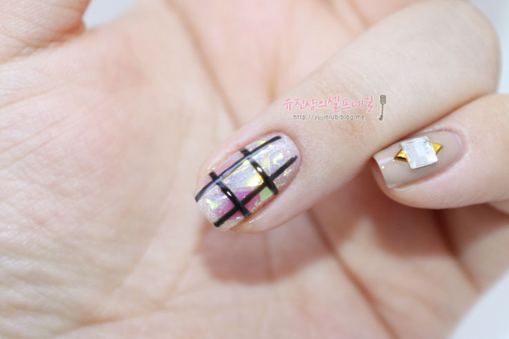 裸色方格条纹美甲~爱丽小屋甲油