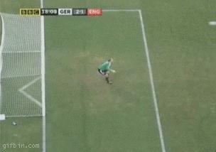 足球搞笑庆祝动作gif,足球过人gif