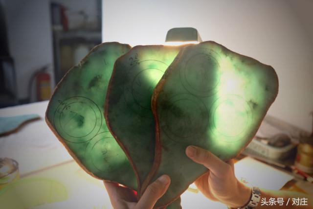 缅甸玉手镯63圈口,缅甸翡翠原石公盘竞价视频