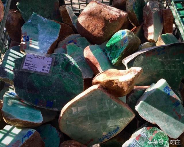 缅甸玉手镯63圈口,缅甸翡翠原石公盘竞价视频