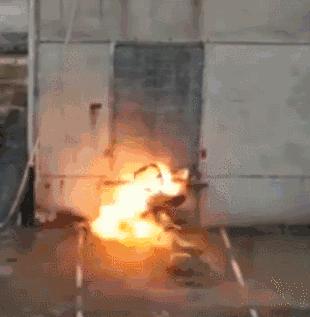 升降椅一秒变*弹炸**!你还敢坐吗?