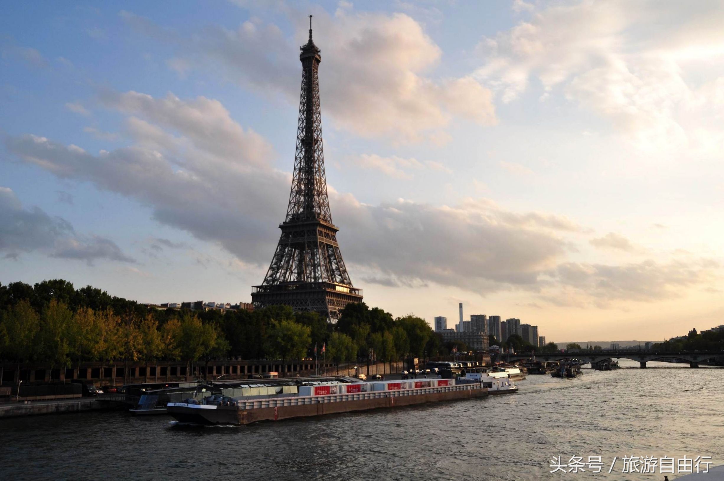 法国巴黎的著名景点和风土人情 (法国巴黎有哪些著名的旅游景点)