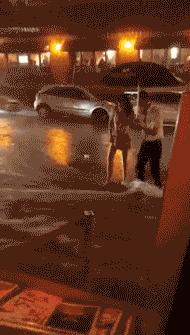 妹子被小龙虾夹,妹子被螃蟹夹了