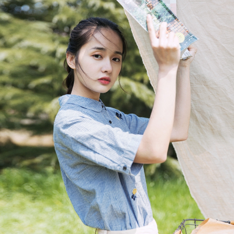 一件文艺的衬衫也能搭出高级感,超舒服的文艺范花衬衫
