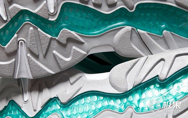 便捷式系鞋带球鞋,自动系鞋带的nike球鞋