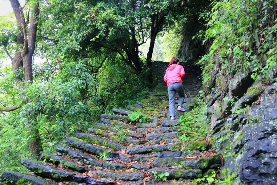 元宝山下,山水云间,悠悠闲云时光,恰好那时我也在