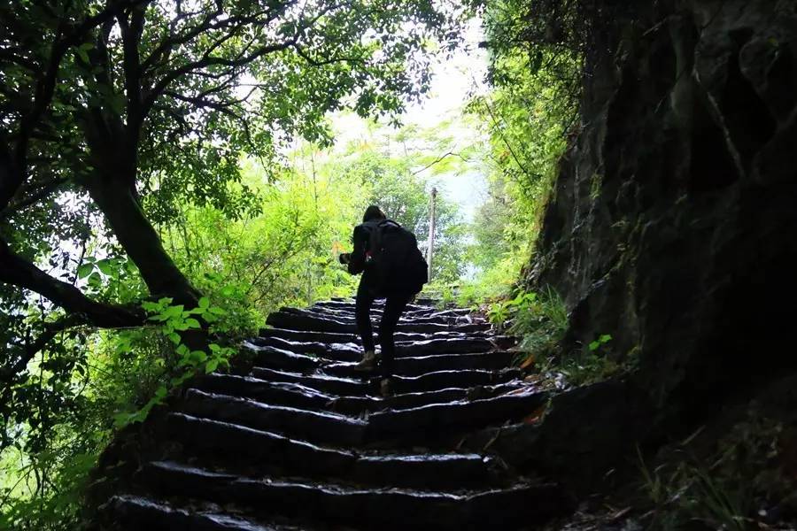 元宝山下,山水云间,悠悠闲云时光,恰好那时我也在