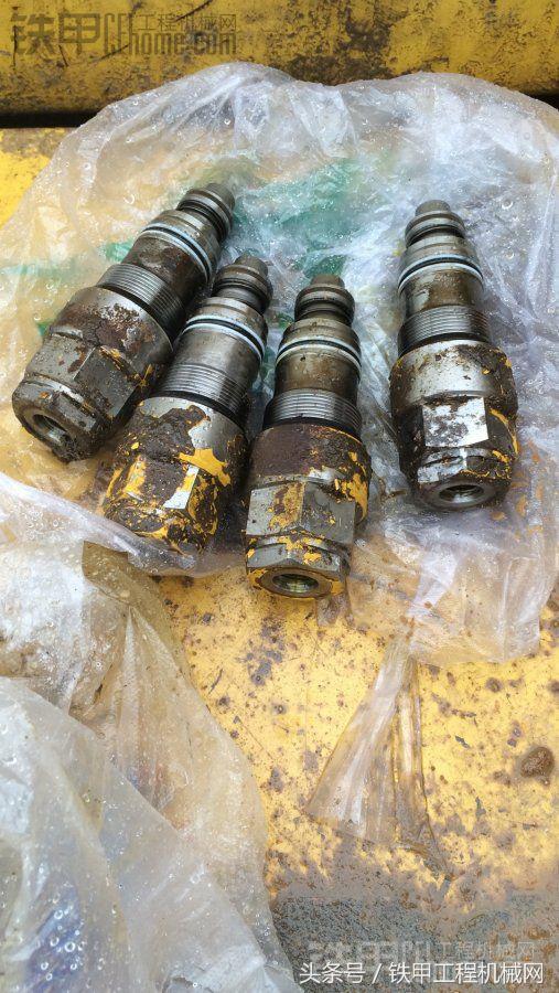 三一七五挖掘机更换安全阀芯视频,挖掘机更换主阀有哪些要注意的