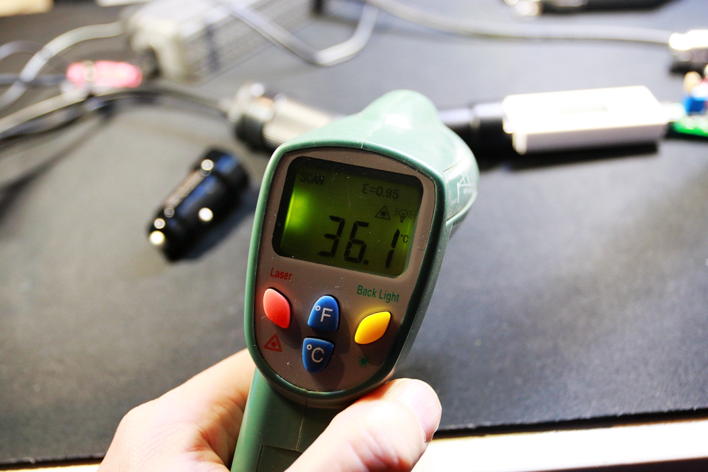 家用汽车充电器怎么用安全,汽车电瓶充电器安全吗