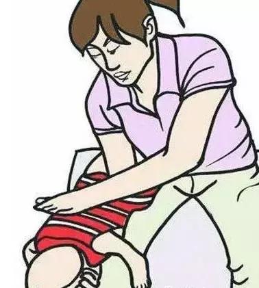 男童误食烧碱食道被烧伤,小朋友误喝烧碱的视频