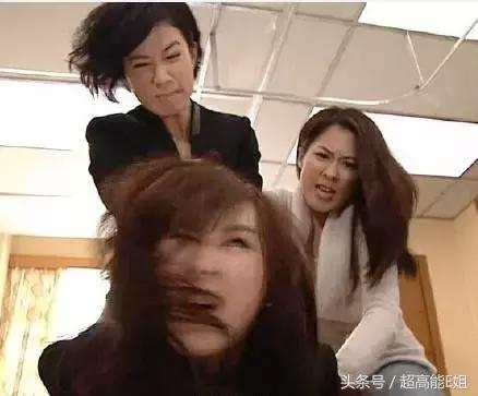 旅途中最令人尴尬的一件事，韩红听了也想打人