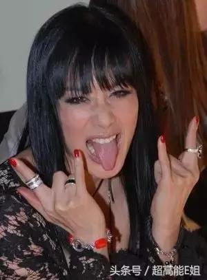 旅途中最令人尴尬的一件事，韩红听了也想打人