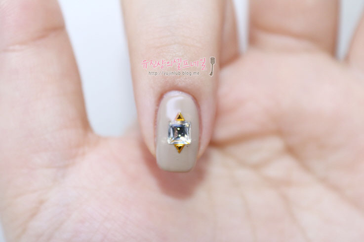 裸色方格条纹美甲~爱丽小屋甲油