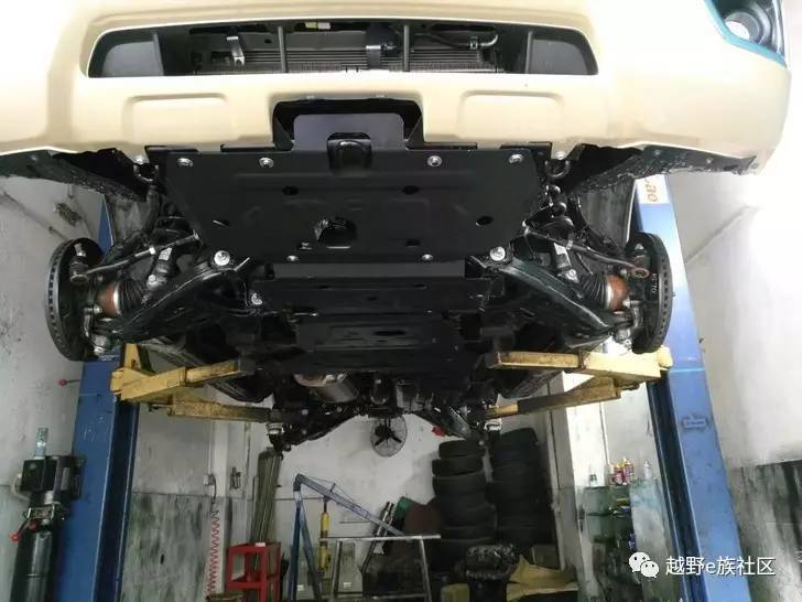 尼桑途乐Y61外观改装案例,途乐y62改装液晶仪表