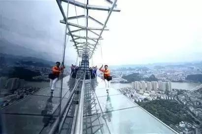 天津亚洲玻璃栈道多高多长,天津周边落差400米玻璃栈道