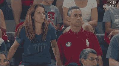 美女你这身材,玩这个动作是不是太危险了