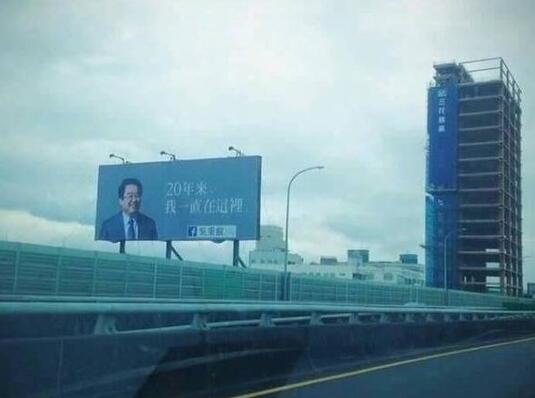 美女你这身材,玩这个动作是不是太危险了