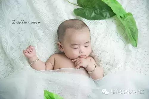 新手妈妈如何判断宝宝吃饱奶水了 (孕妈怎么判断奶水足够)