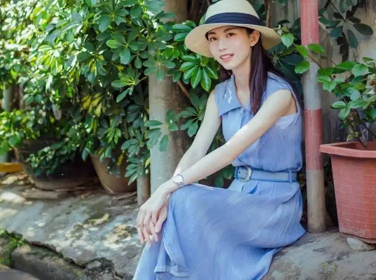 她们为别人穿的衣服，最后都一件一件脱了下来