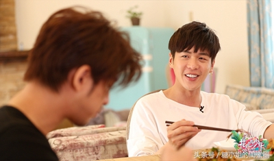 住着几千万的房子却用这几十块的粉饼，还有谁！