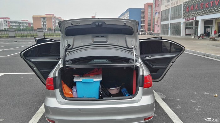 17款大众速腾豪华版驾车感受,18款速腾白色雅士银对比