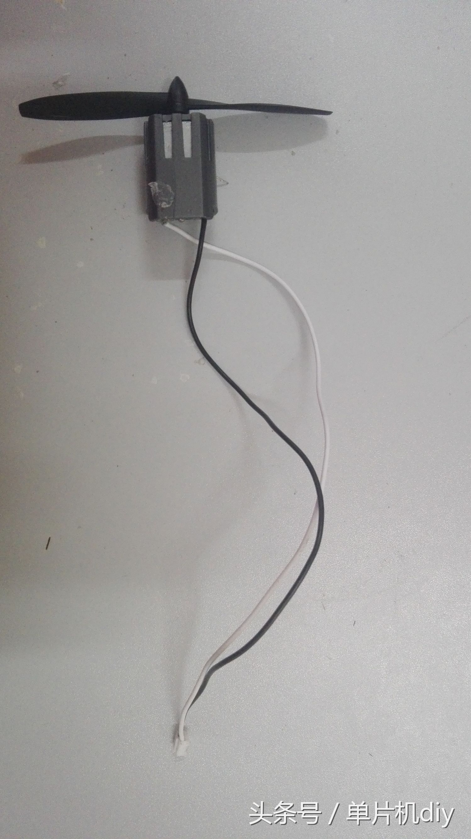 玩具电机马达能承受多大电压,玩具车上的小电机可以做什么