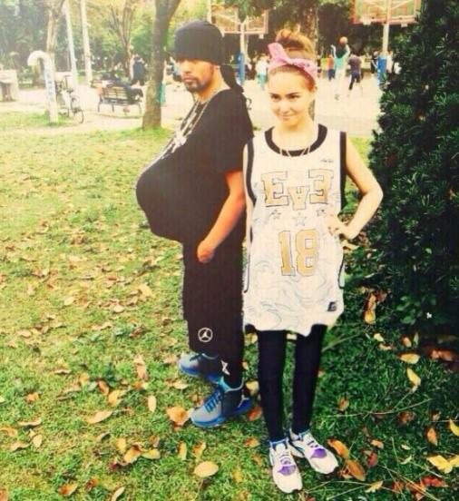 baby的大肚照很温馨，另一对明星夫妇大肚照遭网友喷口水