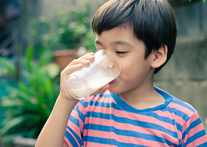 高钙牛奶是早晨吃好还是晚上吃好,早晨还是晚上喝牛奶比较好