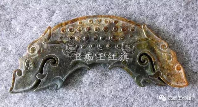 真假高古玉同框对比与鉴定,高仿高古玉真假对比图片